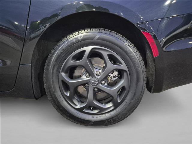 Used 2023 Chrysler Pacifica Touring-L w/ S Appearance Package FWD image 24