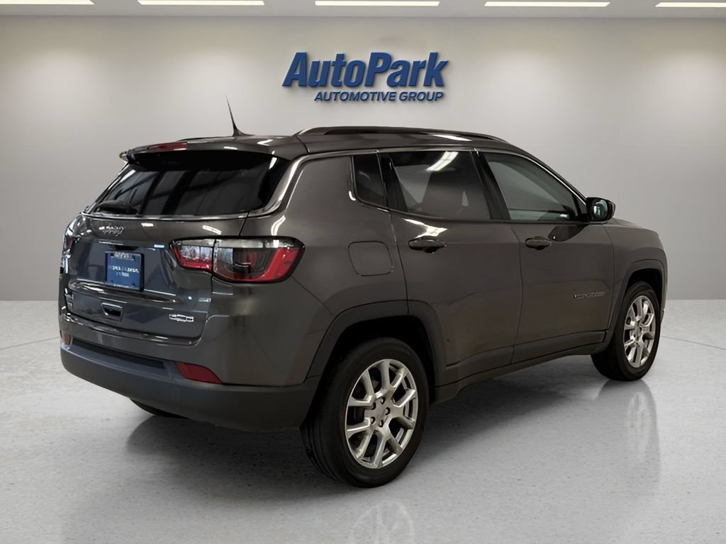 Used 2022 Jeep Compass Latitude w/ Sun and Sound Group AWD/4WD image 7