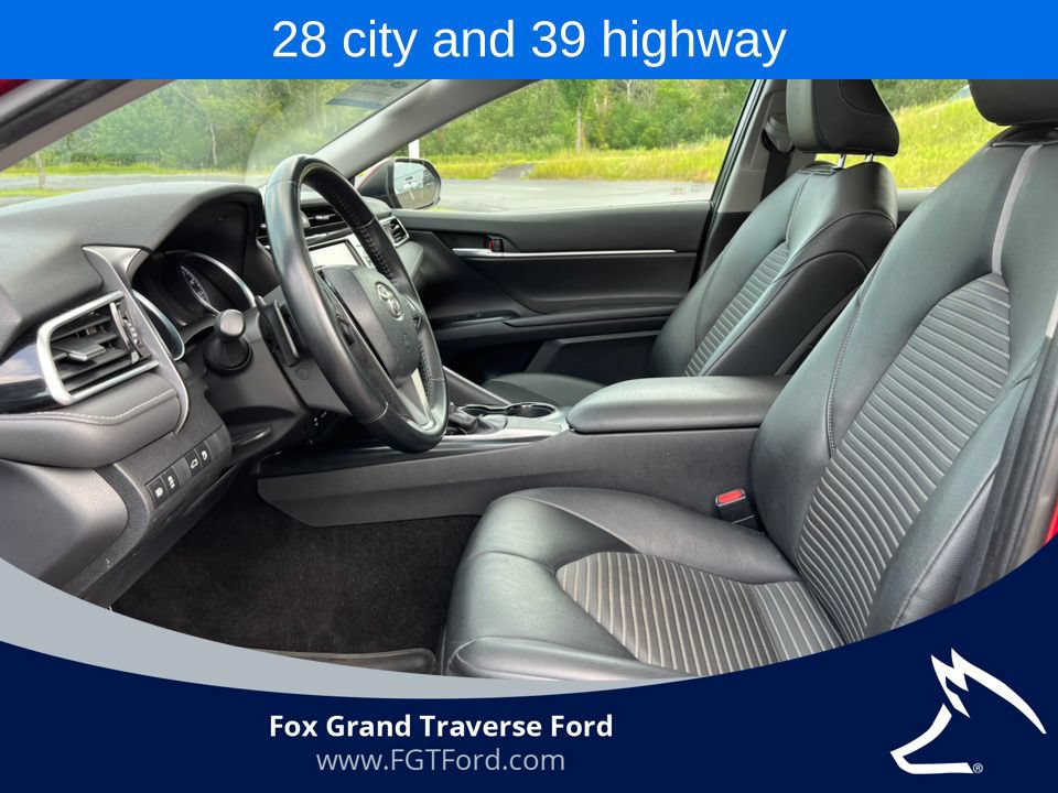 Used 2018 Toyota Camry SE w/ Moonroof Package FWD image 3