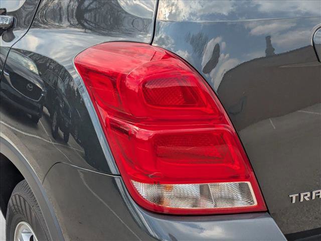 Used 2020 Chevrolet Trax LT w/ Sun & Sound Package image 10
