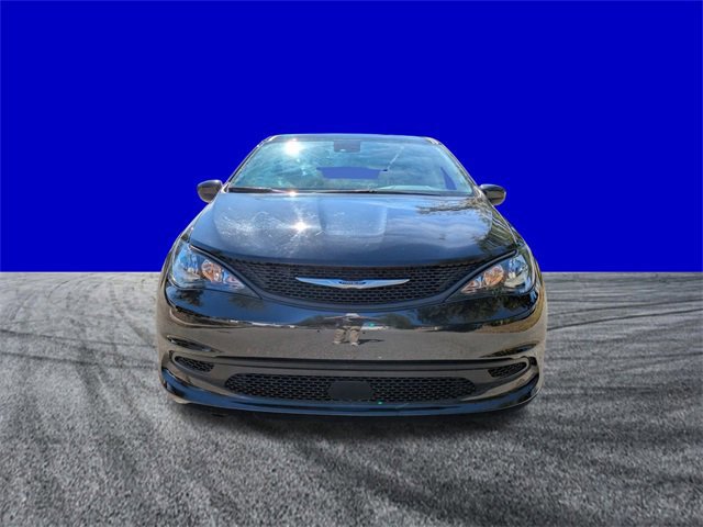 Used 2023 Chrysler Voyager LX image 9