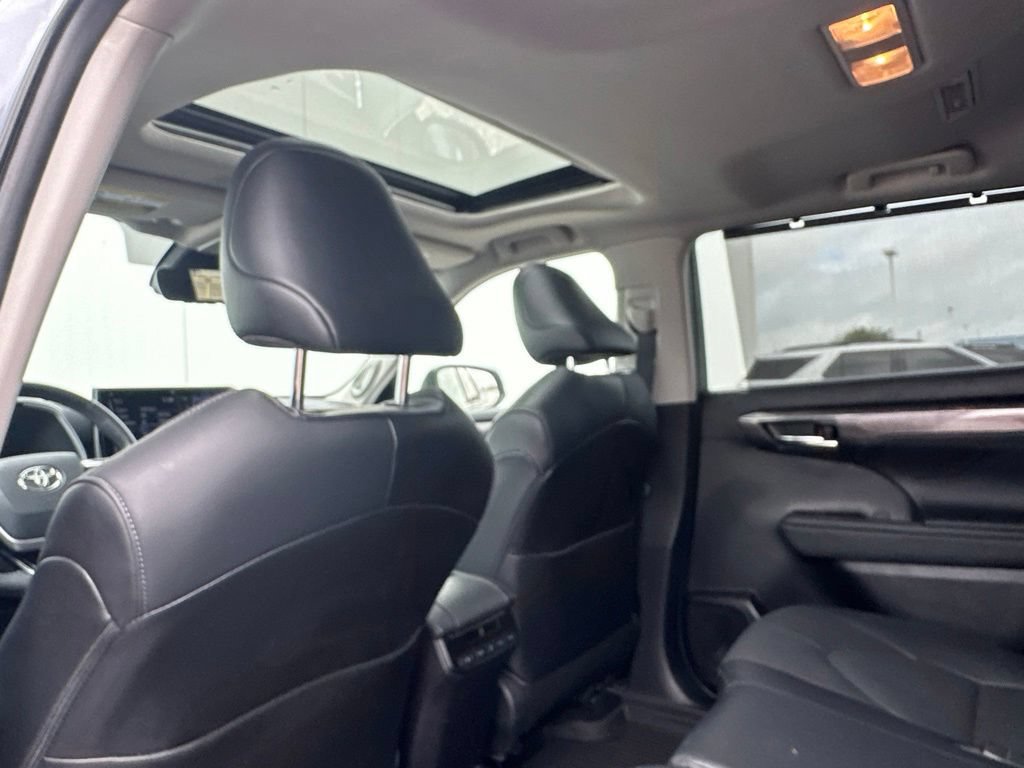 Used 2022 Toyota Highlander Limited AWD/4WD image 19