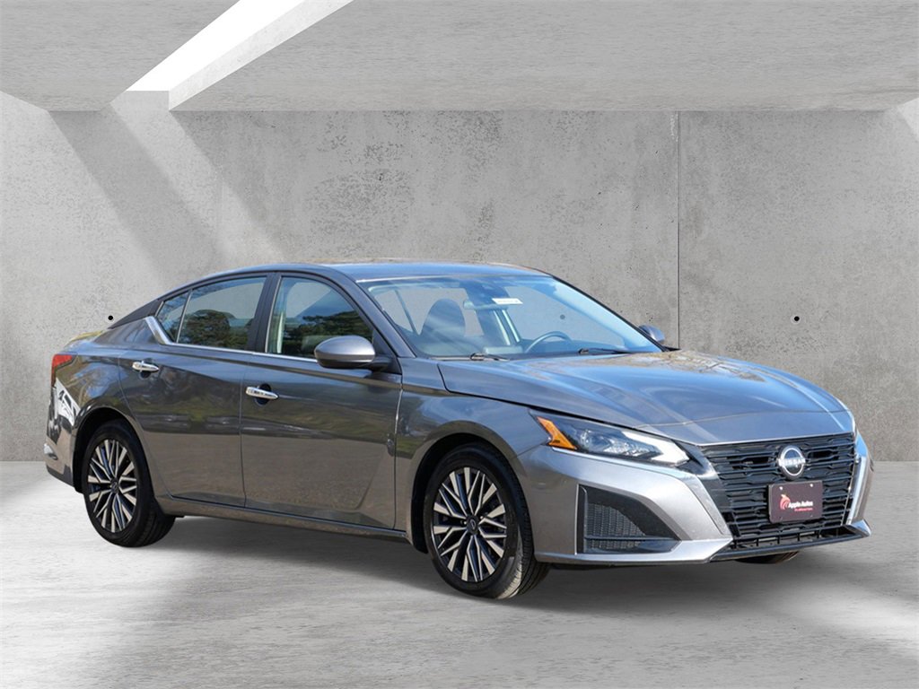 Used 2023 Nissan Altima 2.5 SV image 1