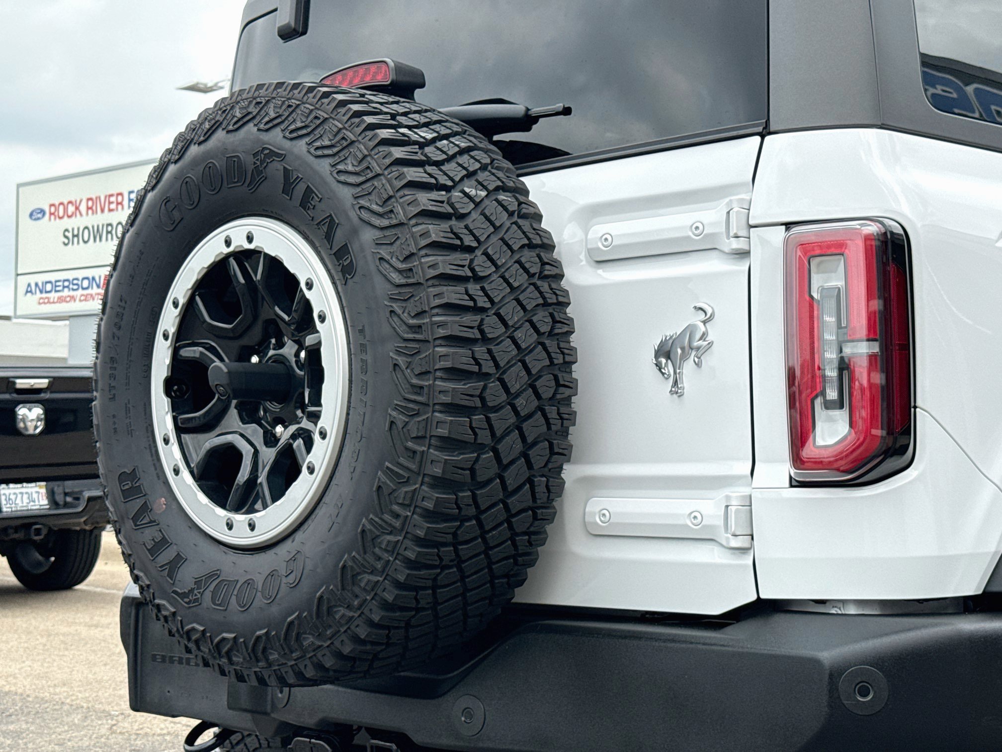 Certified 2023 Ford Bronco Outer Banks w/ Sasquatch Package AWD/4WD image 6