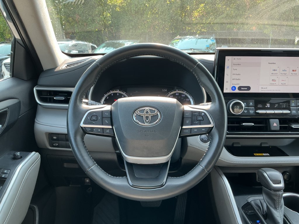 Used 2023 Toyota Highlander XLE FWD image 25