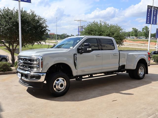 Certified 2025 Ford F350 Lariat AWD/4WD image 2
