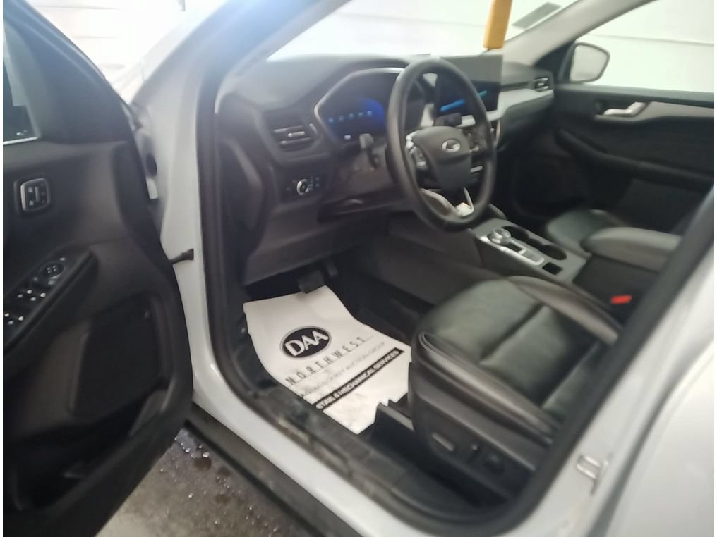 Certified 2025 Ford Escape Platinum AWD/4WD image 6