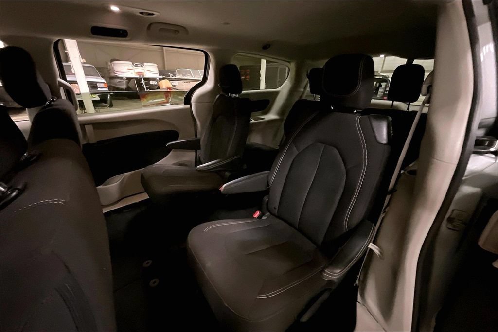 Used 2024 Chrysler Voyager LX FWD image 24