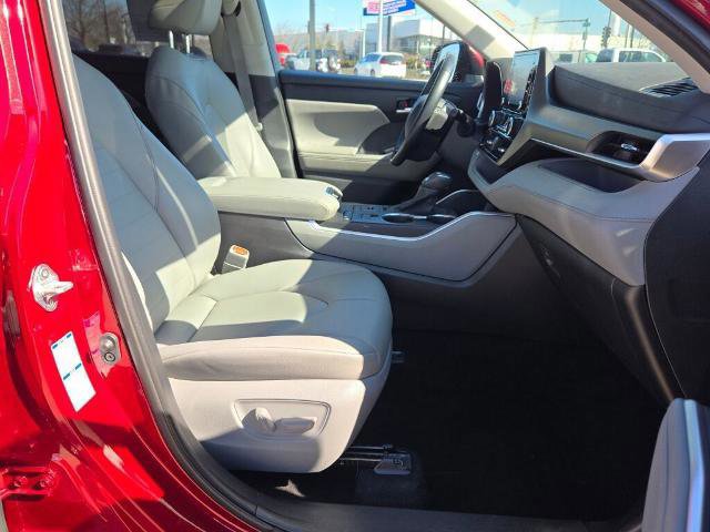 Used 2021 Toyota Highlander XLE image 9