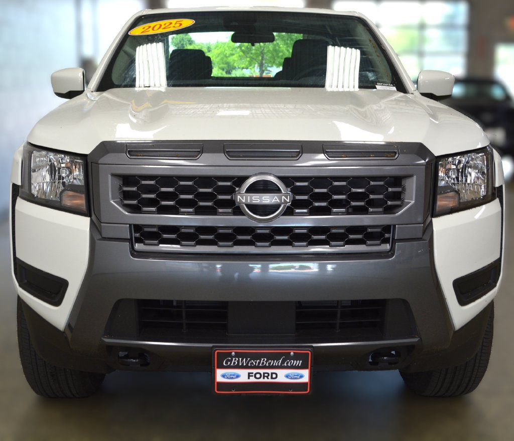 Used 2025 Nissan Frontier SV AWD/4WD image 6