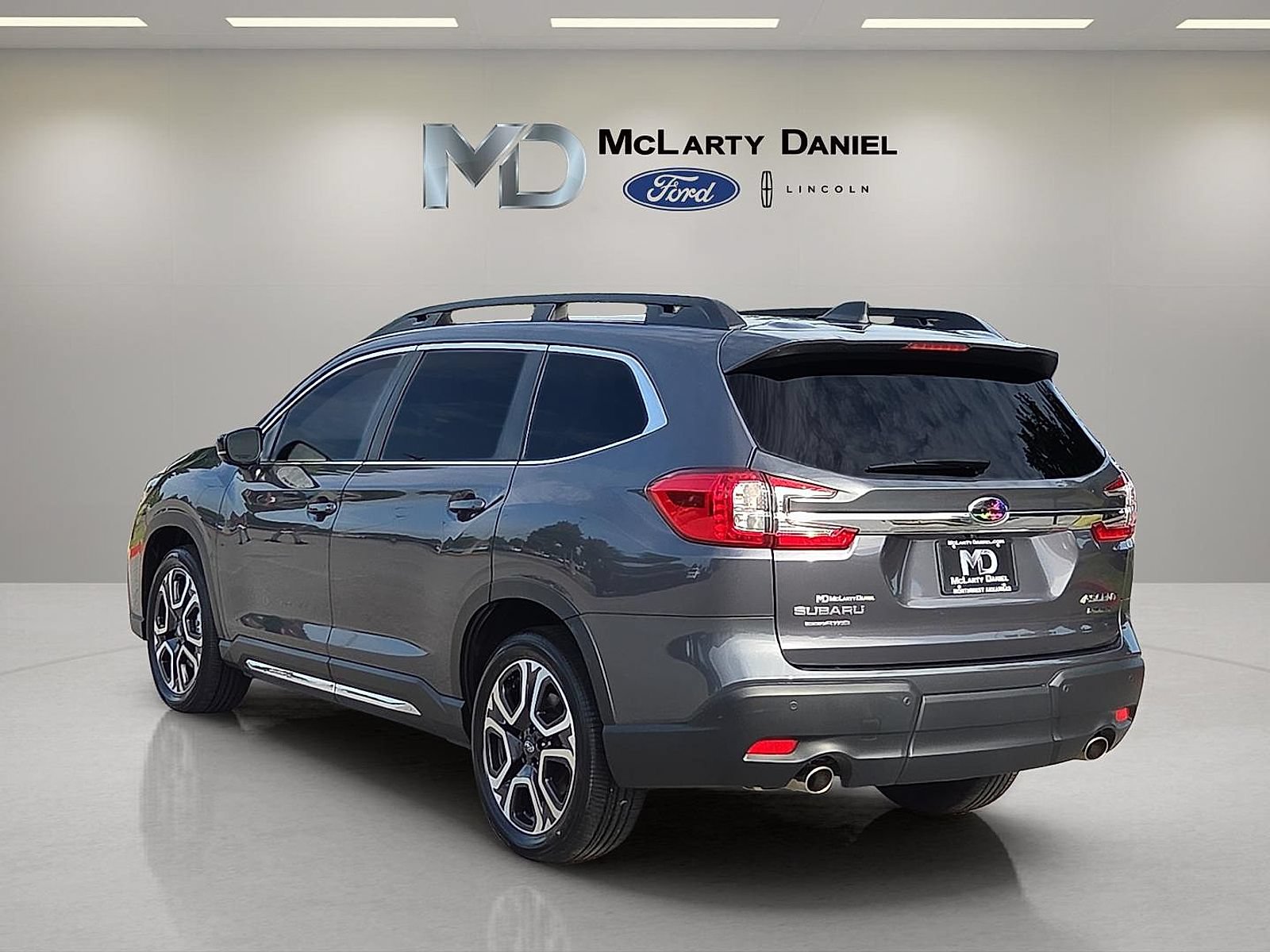 Used 2024 Subaru Ascent Limited w/ Technology Package AWD/4WD image 4