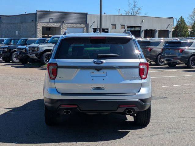 Certified 2018 Ford Explorer XLT w/ Equipment Group 202A AWD/4WD image 4