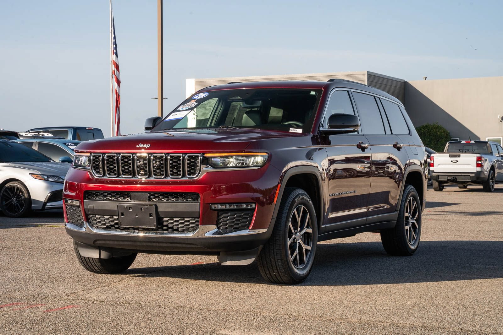 Used 2025 Jeep Grand Cherokee L Limited w/ Trailer Tow Package AWD/4WD image 4