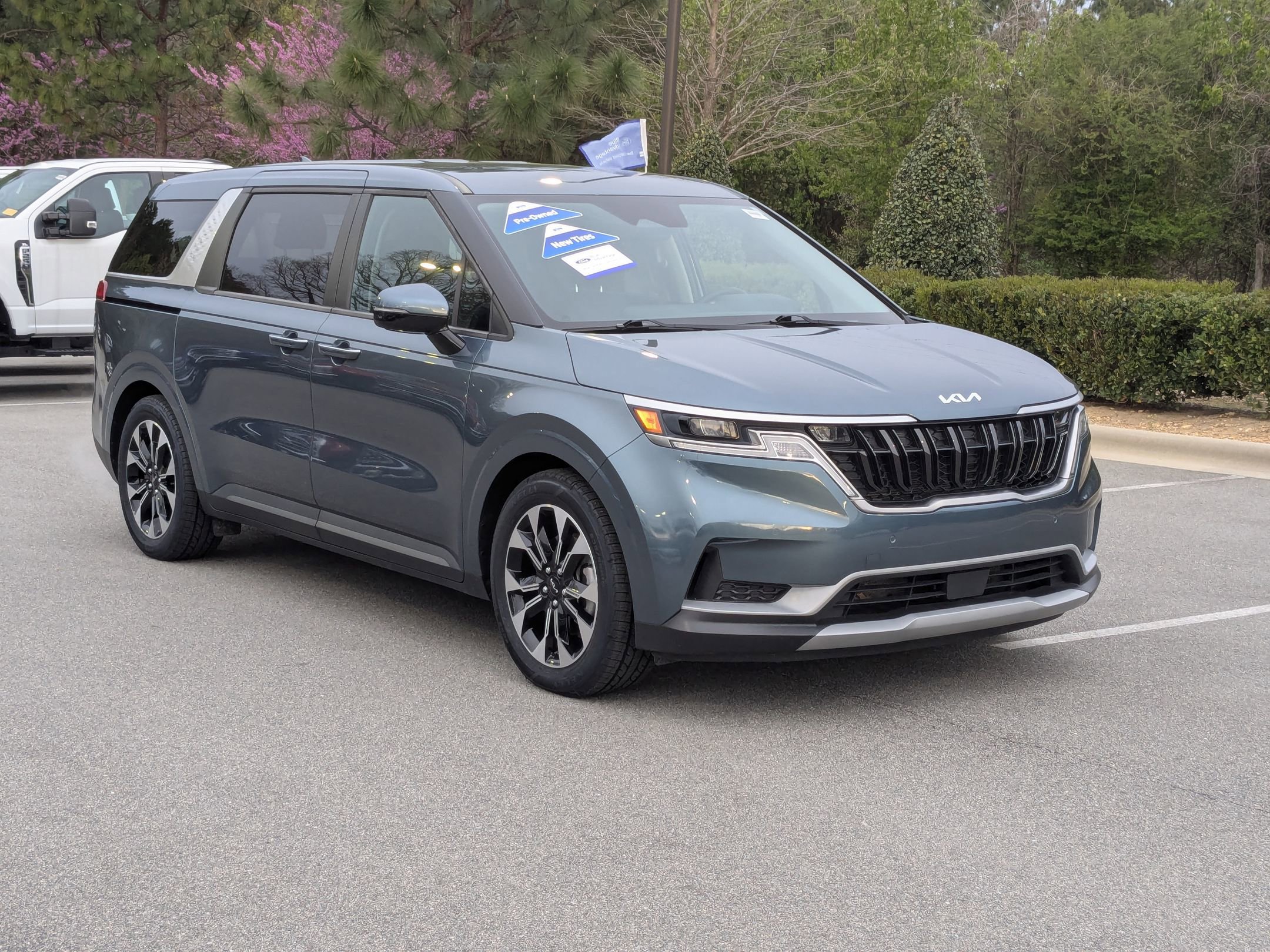 Used 2024 Kia Carnival EX