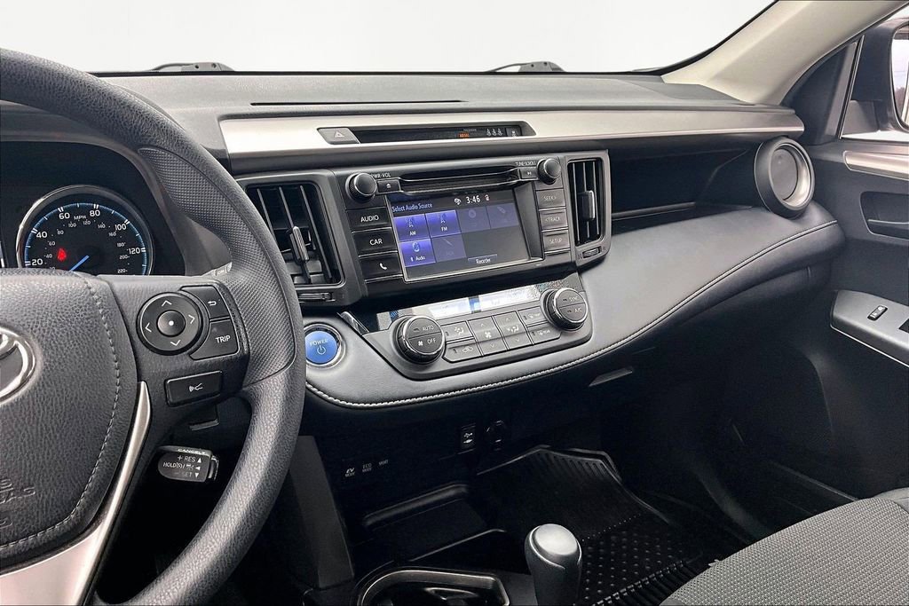 Used 2018 Toyota RAV4 LE image 6