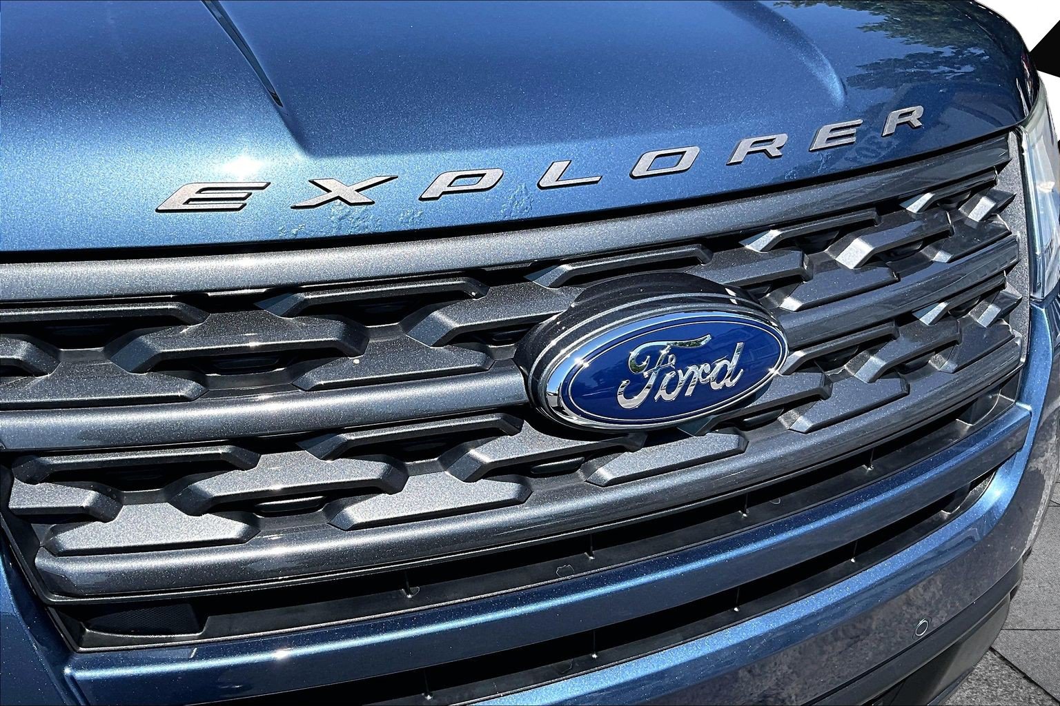 Certified 2018 Ford Explorer XLT w/ Equipment Group 202A AWD/4WD image 29