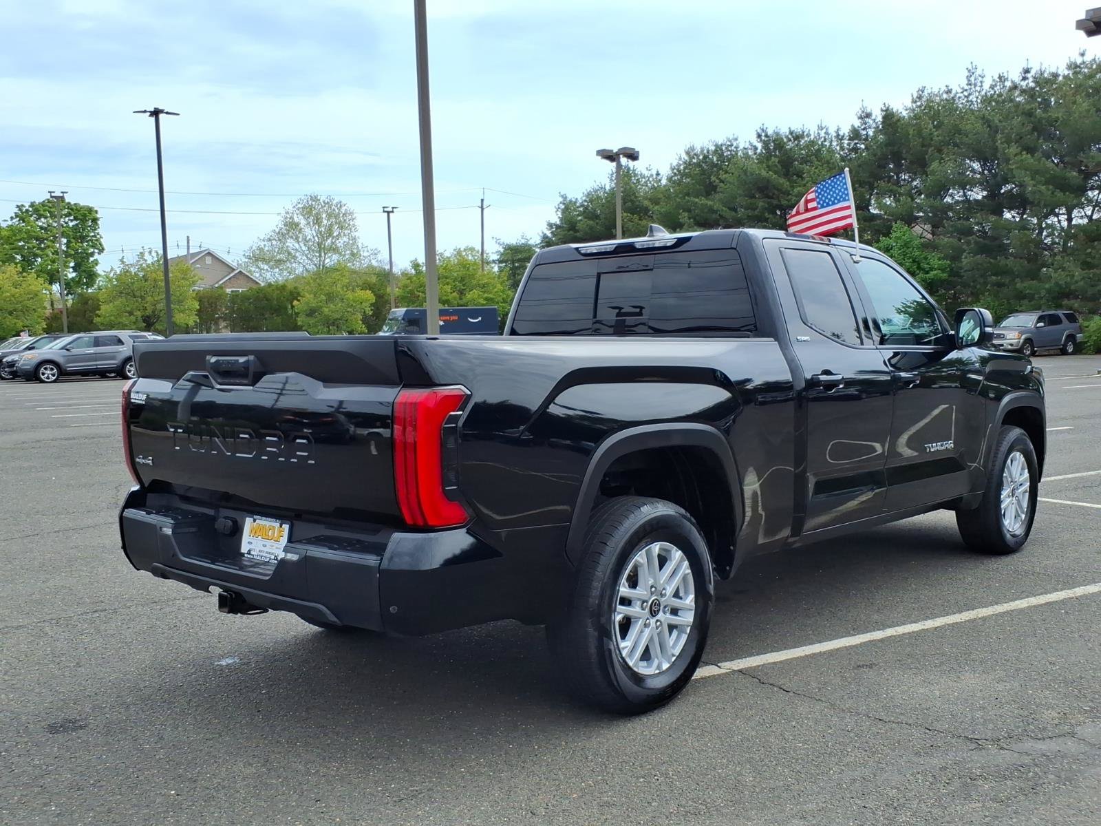 Used 2022 Toyota Tundra SR5 w/ SR5 Premium Package AWD/4WD image 7