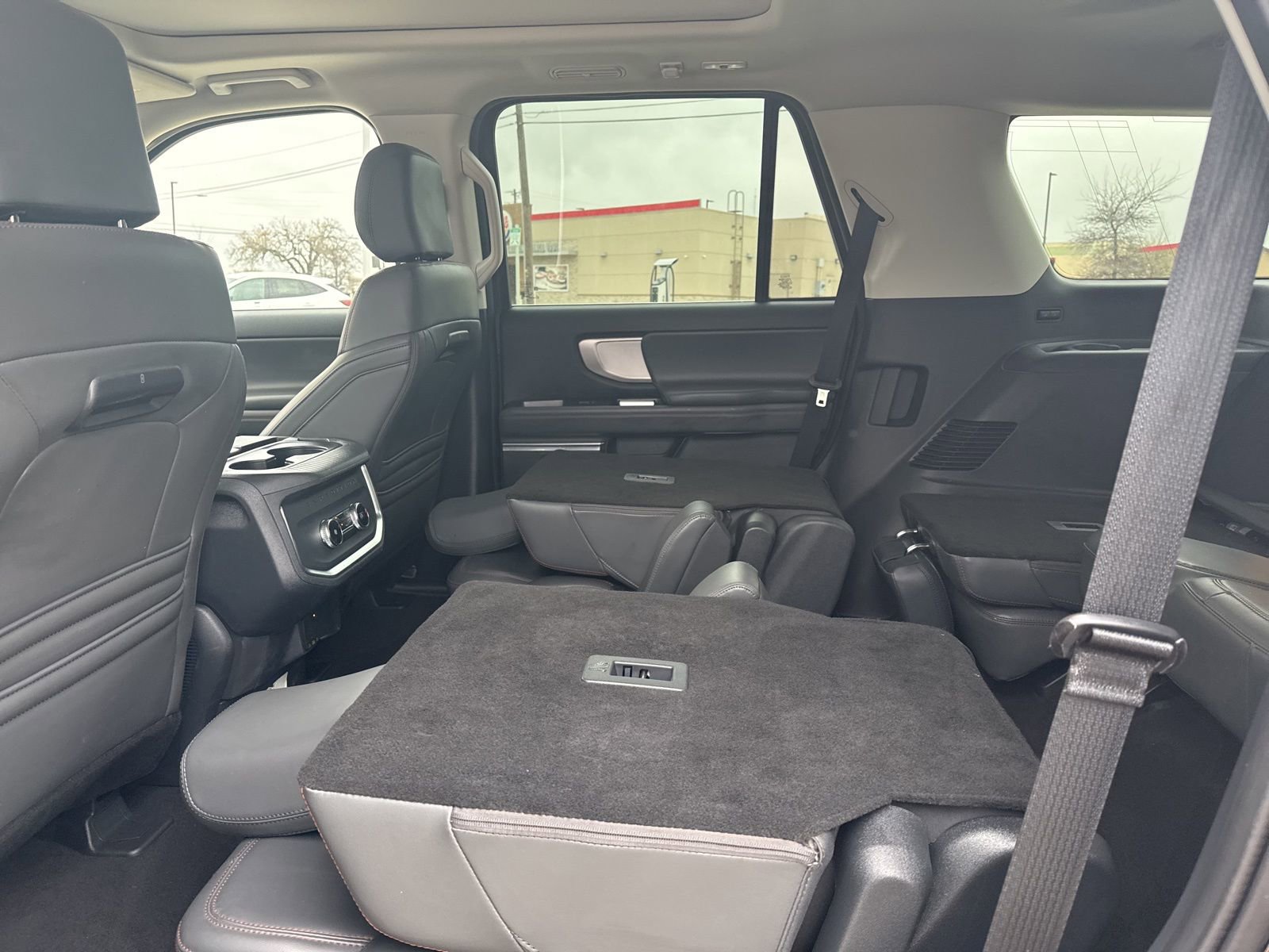 Certified 2025 Ford Expedition Active image 9