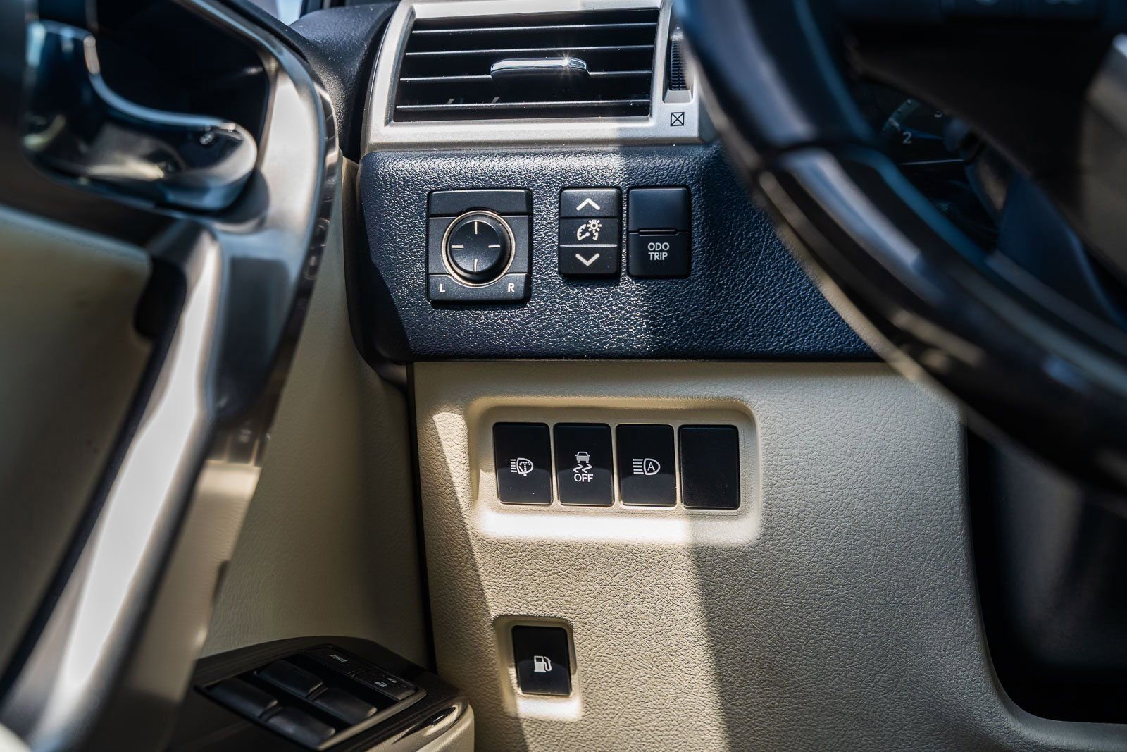 Used 2020 Lexus GX 460 Premium w/ Premium Package AWD/4WD image 30