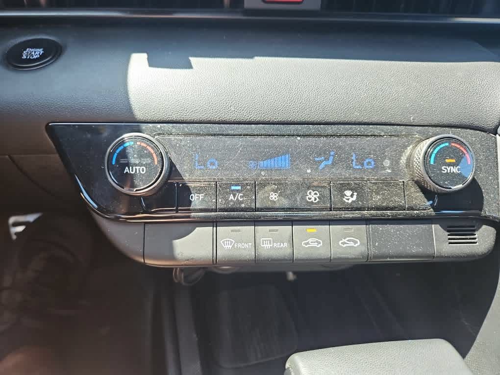 Used 2025 Hyundai Elantra Sport FWD image 16