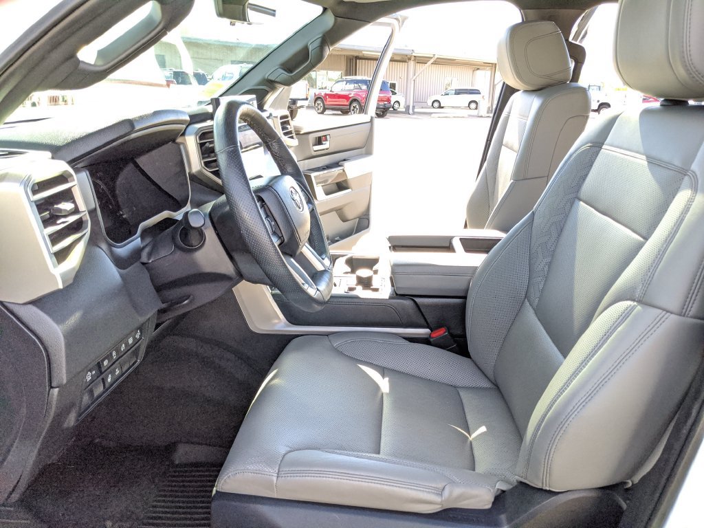 Used 2025 Toyota Tundra Limited AWD/4WD image 16