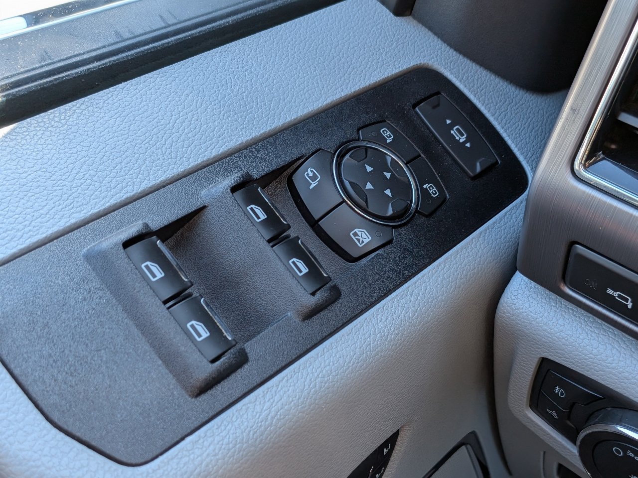 Certified 2022 Ford F250 Limited AWD/4WD image 29