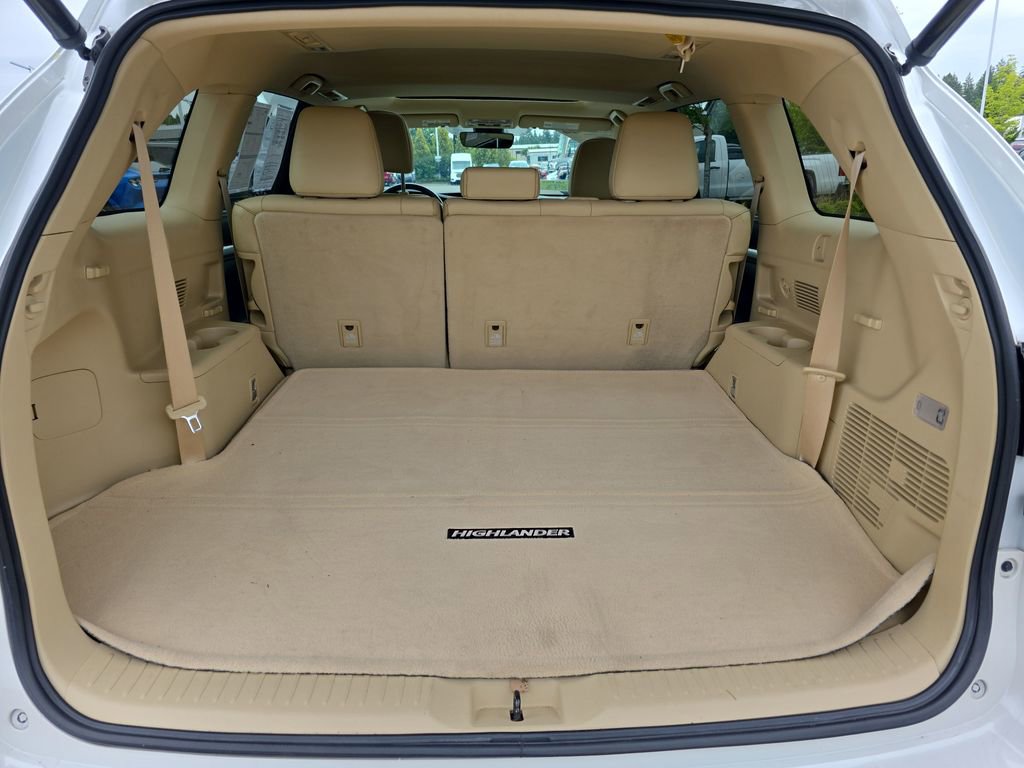 Used 2018 Toyota Highlander XLE w/ Carpet Mat Package (TMS) FWD image 34