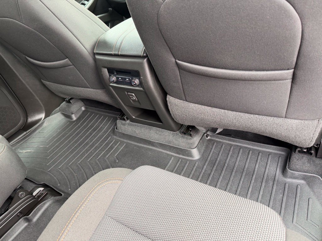 Used 2021 Chevrolet Traverse LT FWD image 16