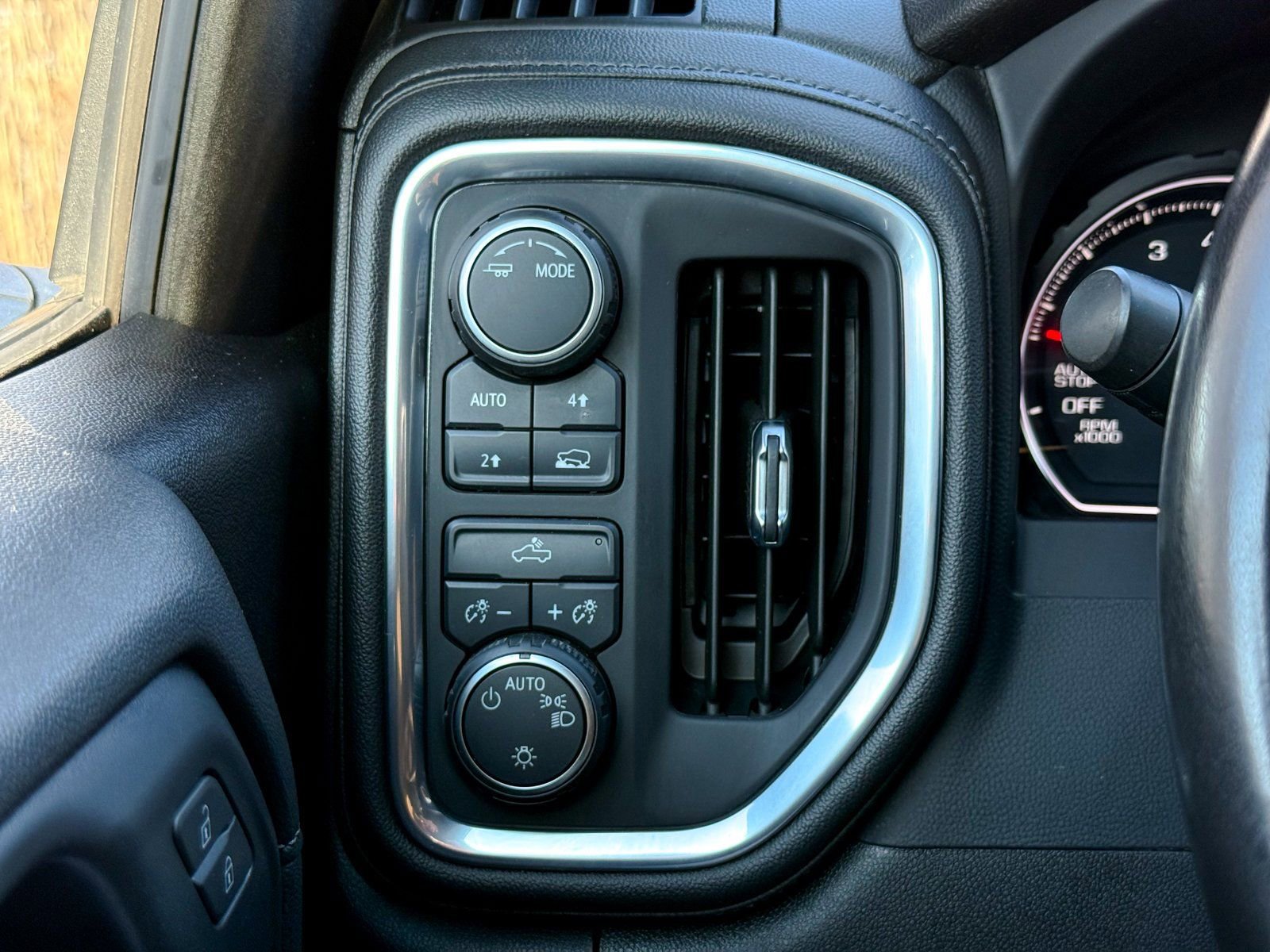 Used 2021 Chevrolet Silverado 1500 LT w/ Bed Protection Package image 30