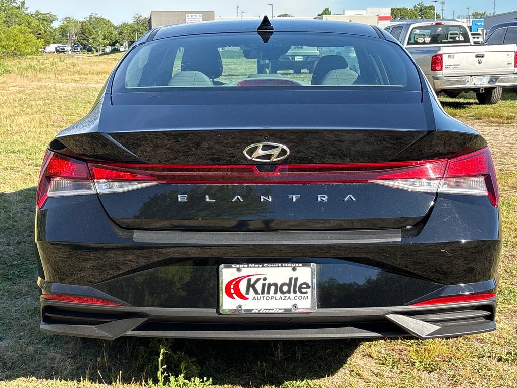 Used 2023 Hyundai Elantra SEL w/ Convenience Package FWD image 14