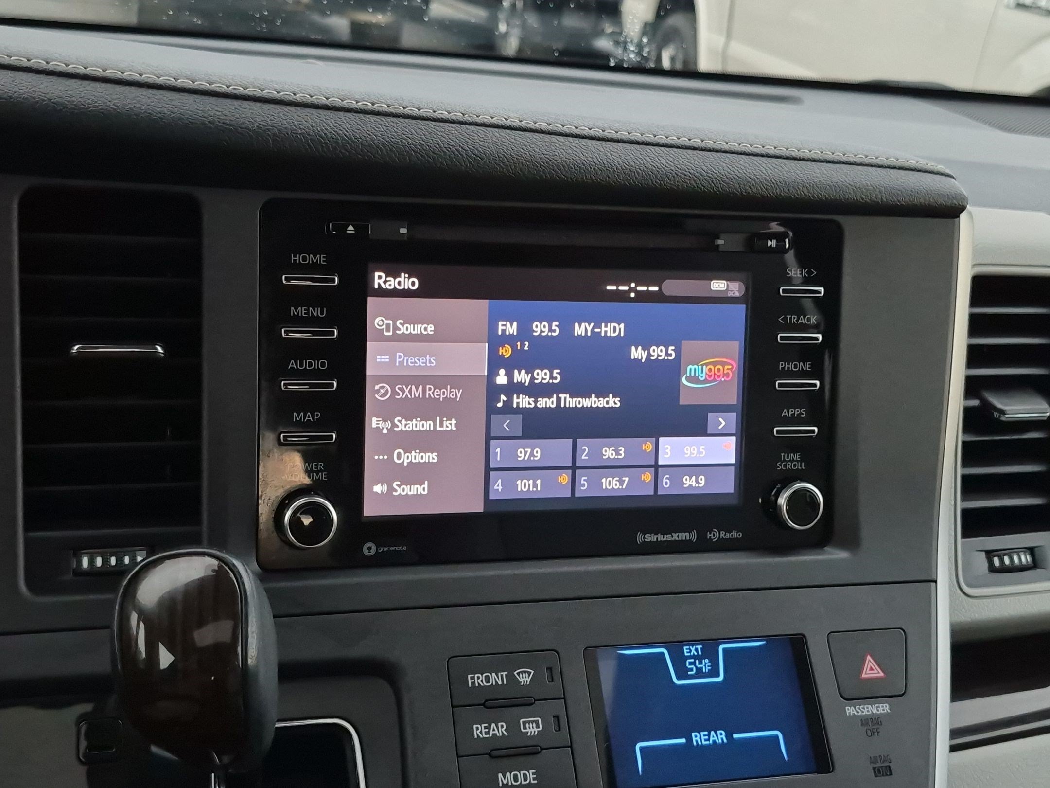 Used 2020 Toyota Sienna XLE FWD image 26