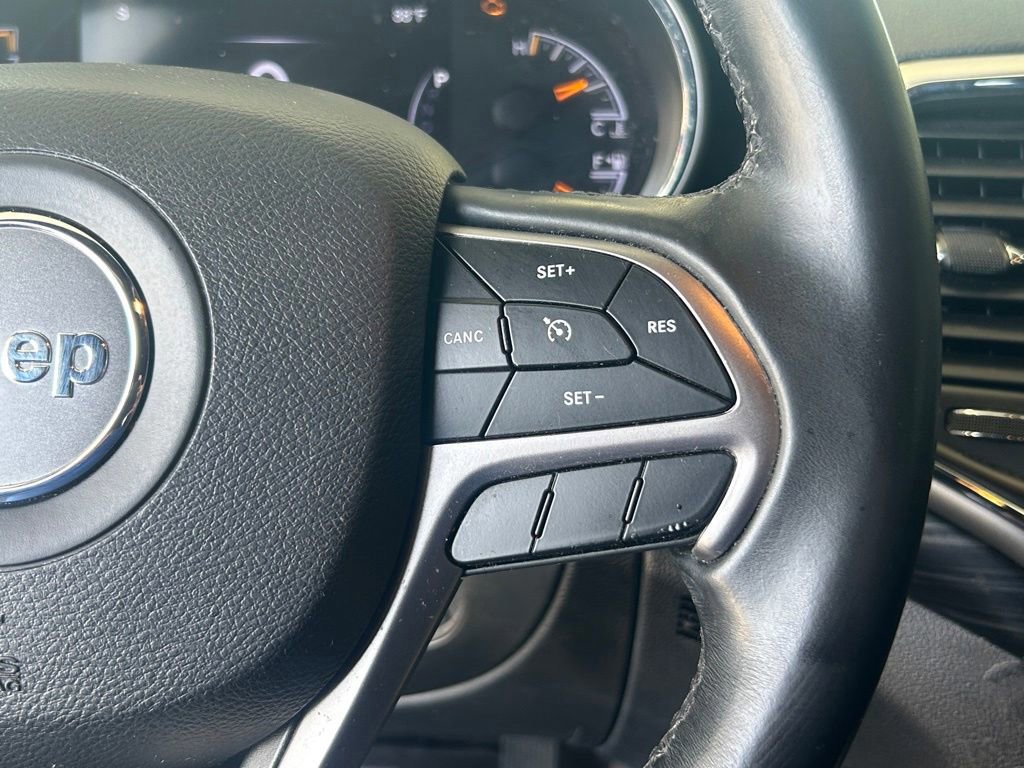 Used 2019 Jeep Grand Cherokee Laredo image 37