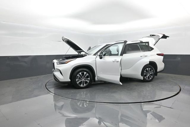 Used 2023 Toyota Highlander XLE AWD/4WD image 38