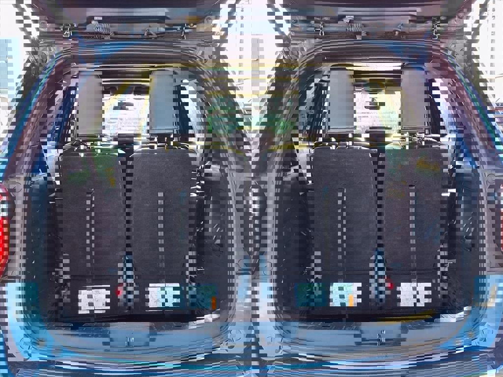 Certified 2018 Ford Explorer XLT w/ Equipment Group 202A image 9