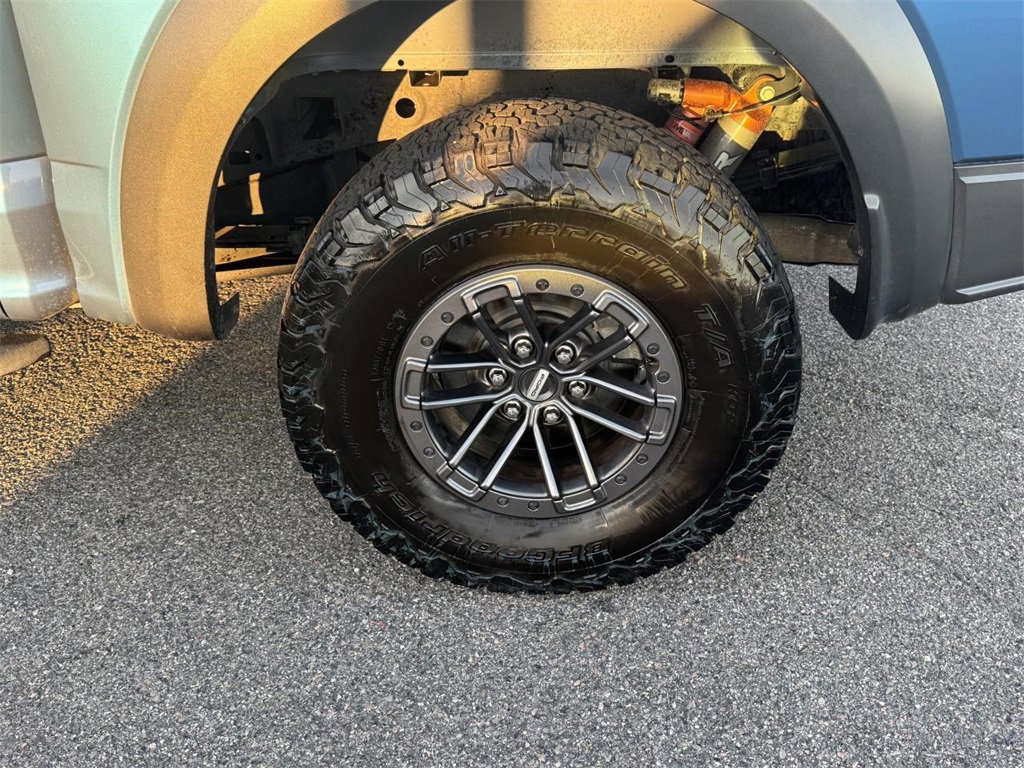 Certified 2019 Ford F150 Raptor w/ Equipment Group 802A Luxury image 25