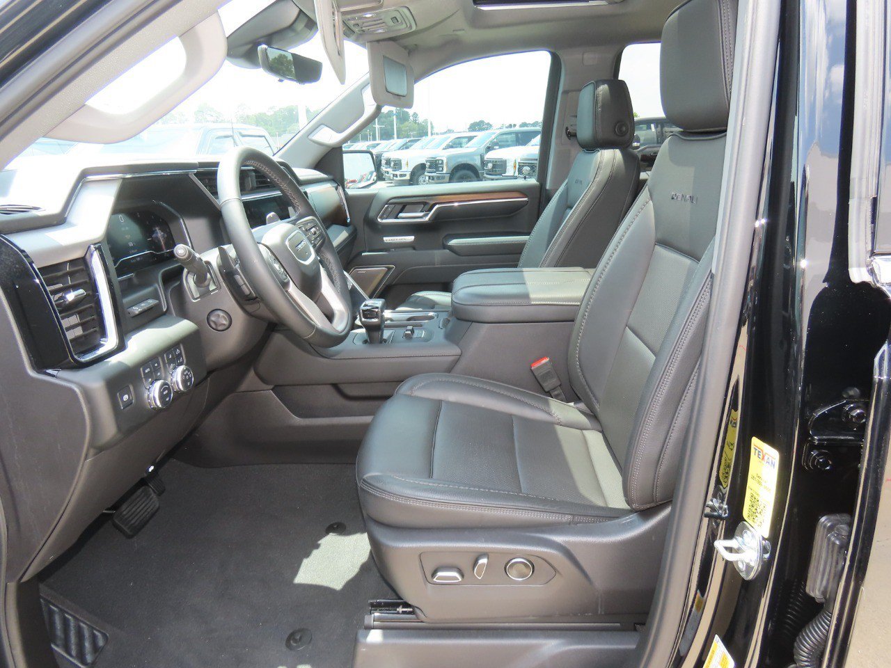Used 2025 GMC Sierra 1500 Denali w/ Denali Reserve Package AWD/4WD image 23