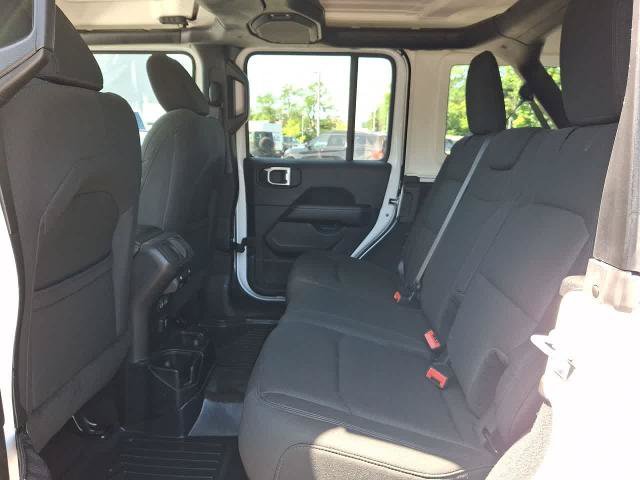 Used 2018 Jeep Wrangler Unlimited Sahara w/ Cold Weather Group AWD/4WD image 26