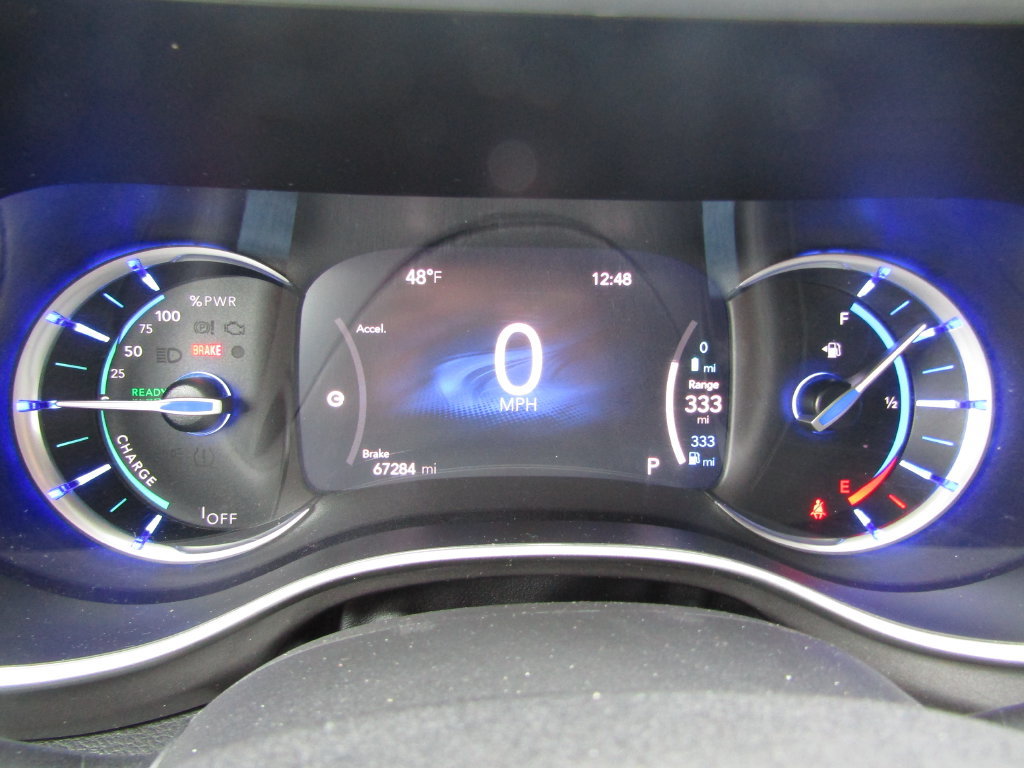 Used 2023 Chrysler Pacifica Touring-L FWD image 27