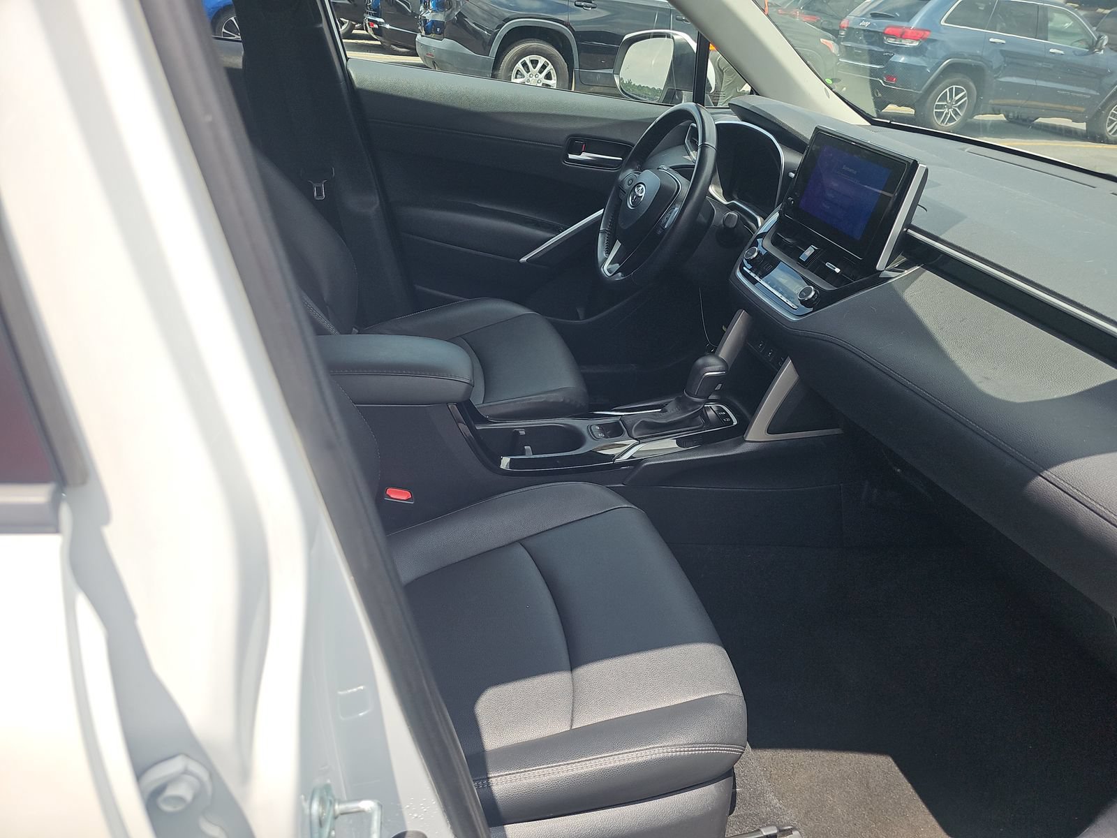 Used 2023 Toyota Corolla Cross XLE FWD image 38