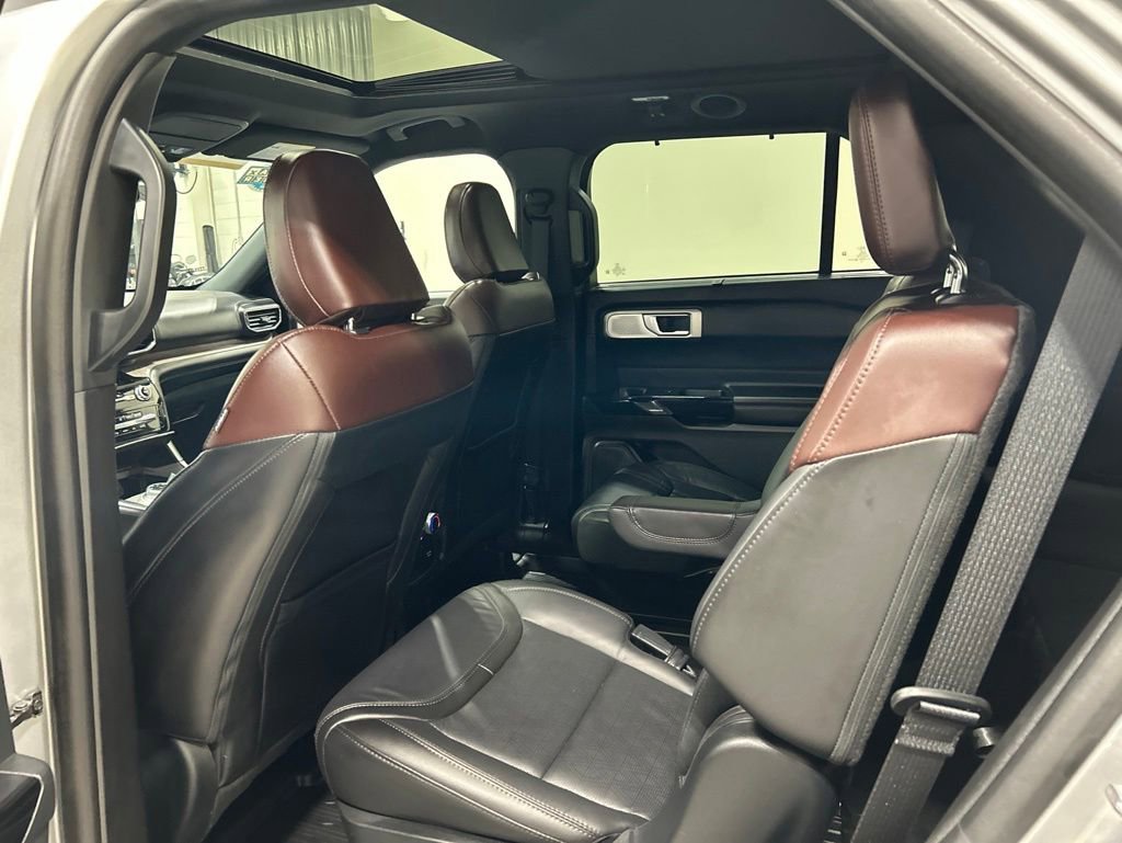 Certified 2023 Ford Explorer Platinum w/ Technology Package AWD/4WD image 26