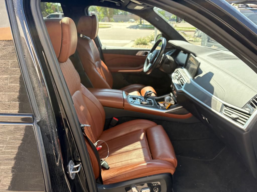 Used 2022 BMW X7 M50i AWD/4WD image 31