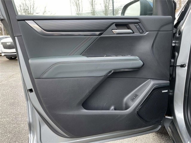 Used 2024 GMC Acadia AT4 w/ Luxury Package image 18