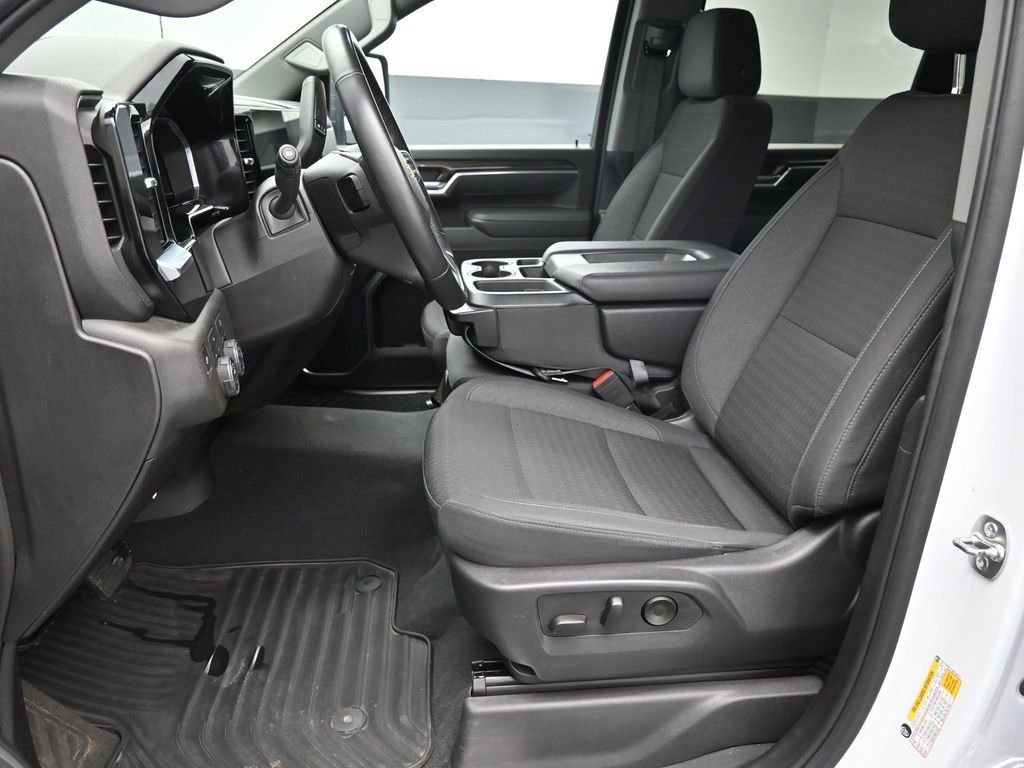 Used 2025 Chevrolet Silverado 2500 LT w/ Convenience Package image 27