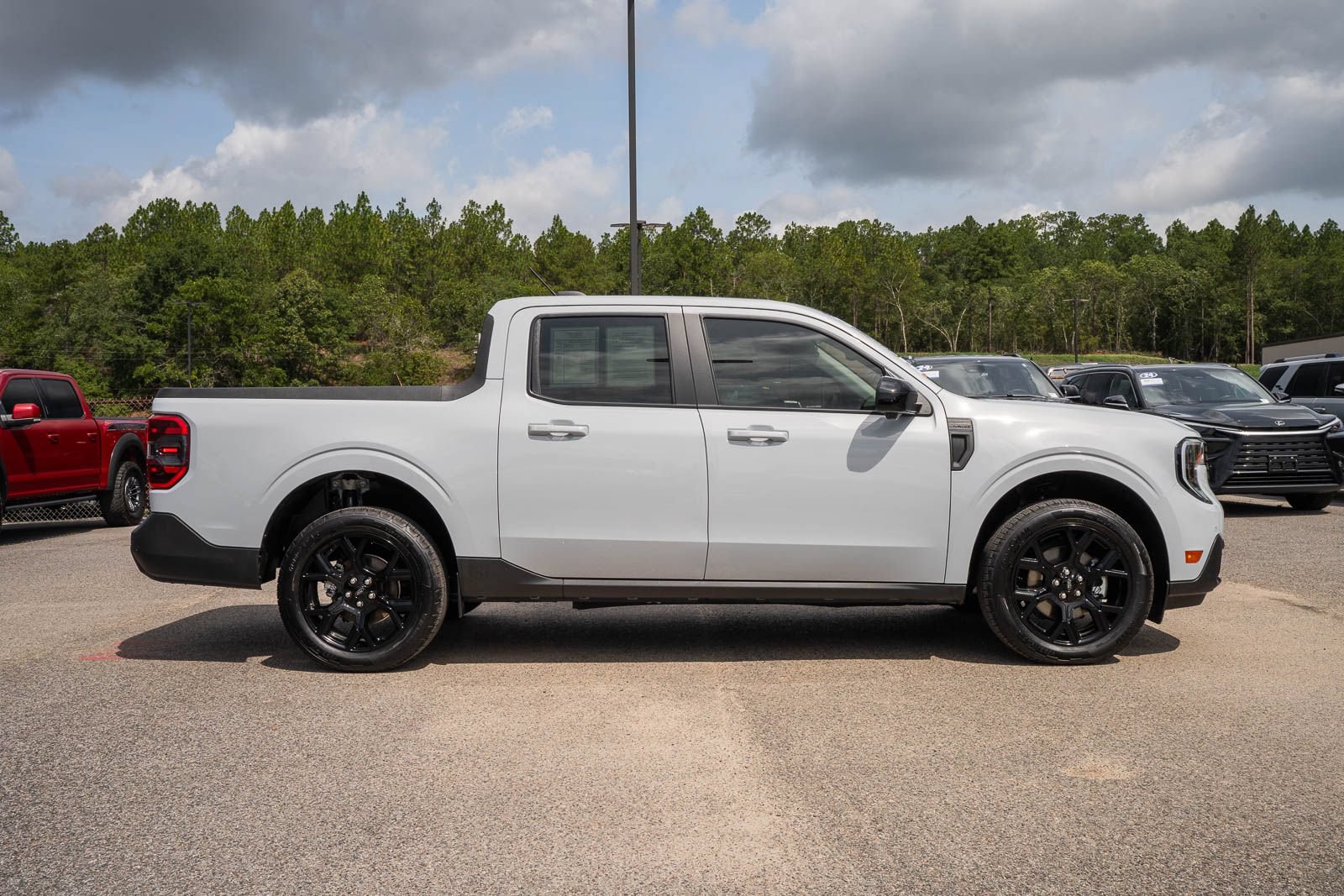 Certified 2025 Ford Maverick Lariat w/ Black Appearance Package AWD/4WD image 9