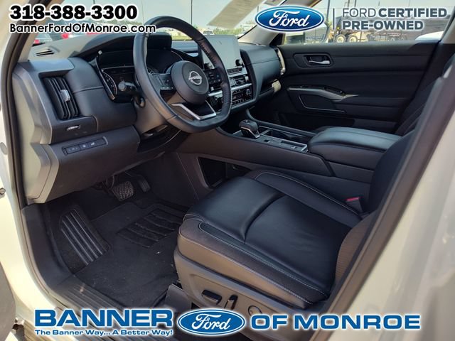 Used 2024 Nissan Pathfinder SL FWD image 2