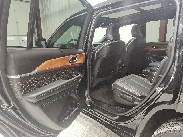 Used 2023 Jeep Grand Cherokee L Summit AWD/4WD image 13
