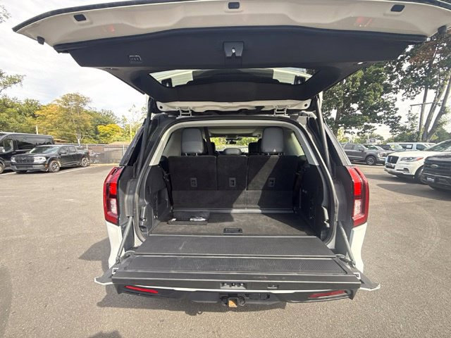 Certified 2025 Ford Expedition Active AWD/4WD image 14