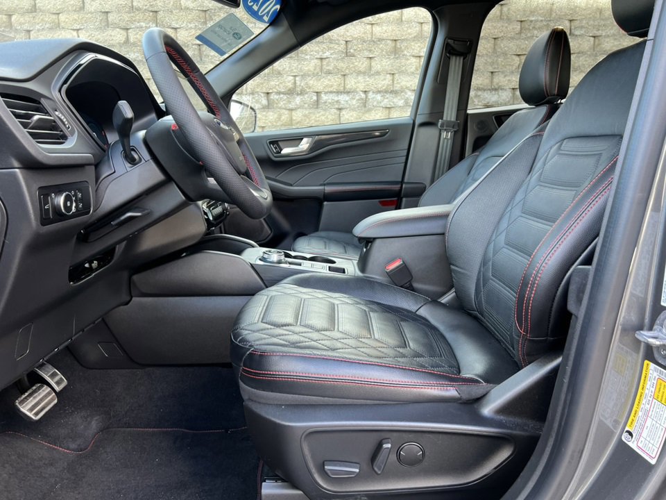 Certified 2023 Ford Escape ST-Line Elite w/ Premium Technology Package image 11