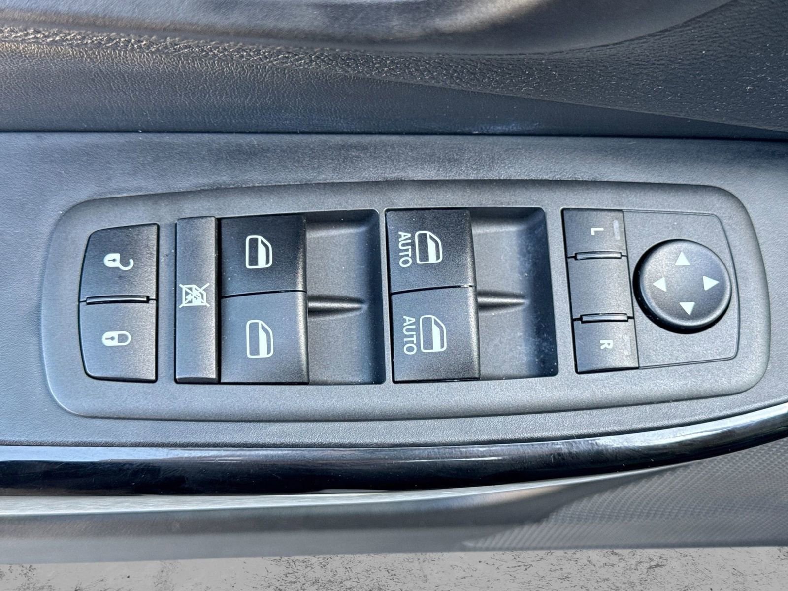 Used 2021 Jeep Cherokee Latitude Lux w/ Sun & Sound Group image 17