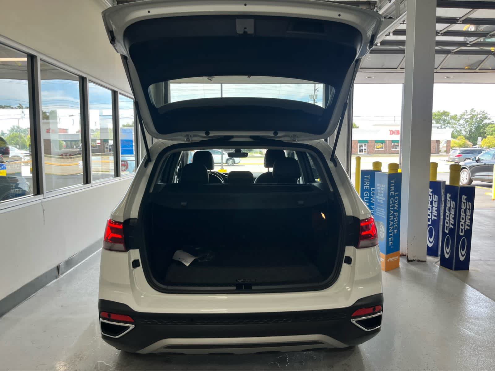 Used 2022 Volkswagen Taos SEL AWD/4WD image 41